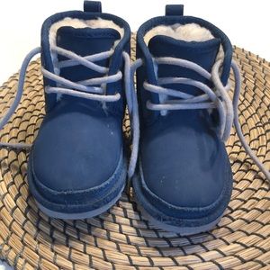 Ugg boots toddler  size 8